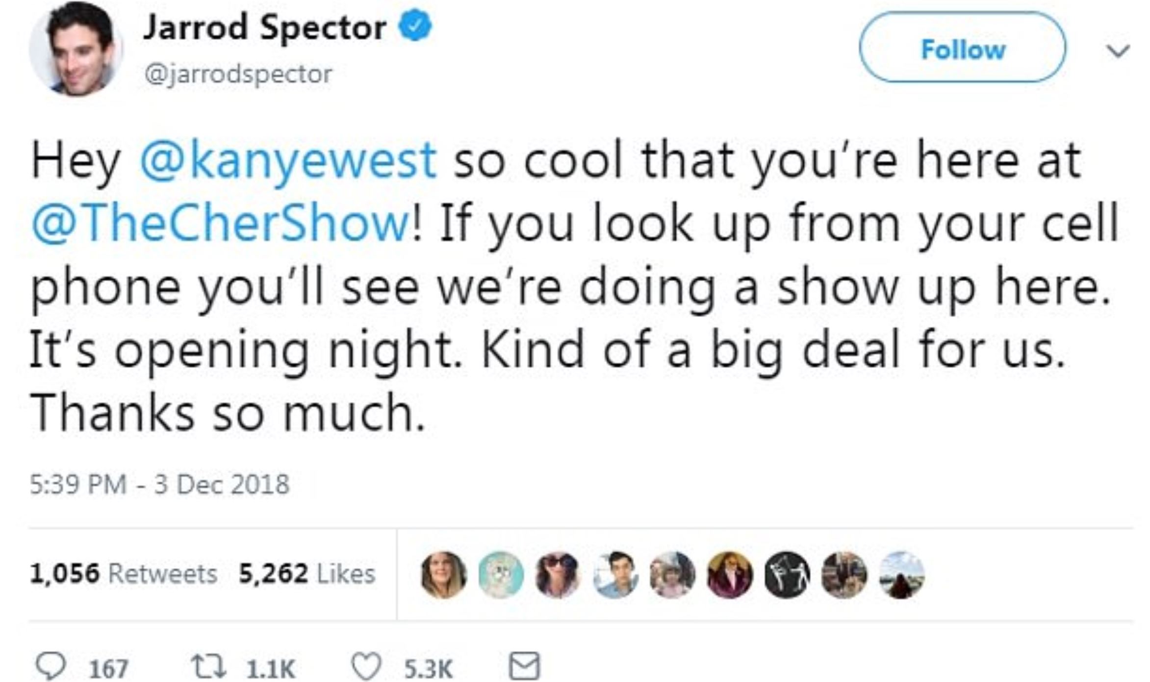 Un actor del musical de Cher exhibió que Kanye West prefería mirar su móvil que la obra de teatro. (Foto: Twitter Jarrod Spector)