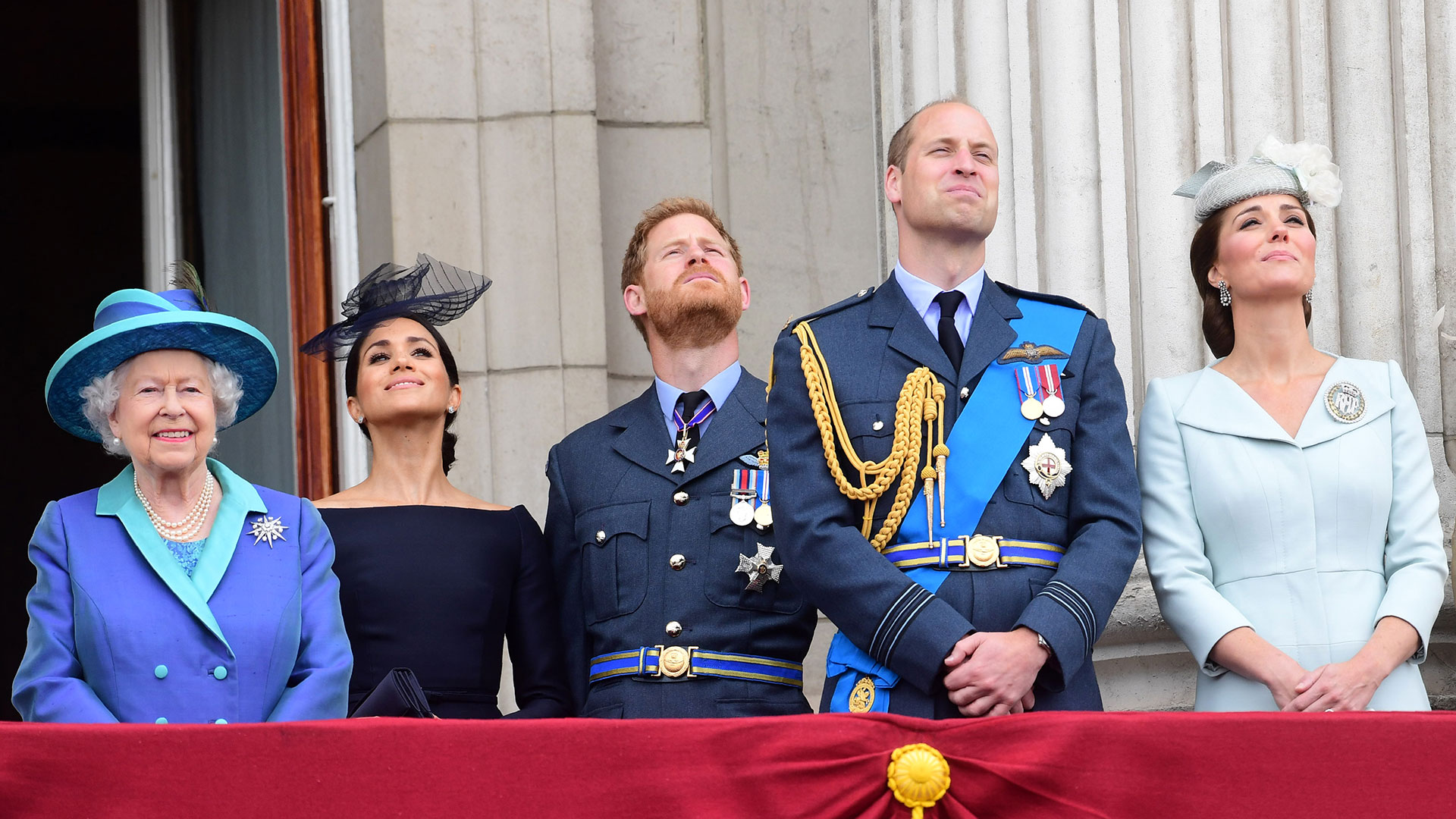 Isabel II con los duques de Cambridge y Sussex (AFP)