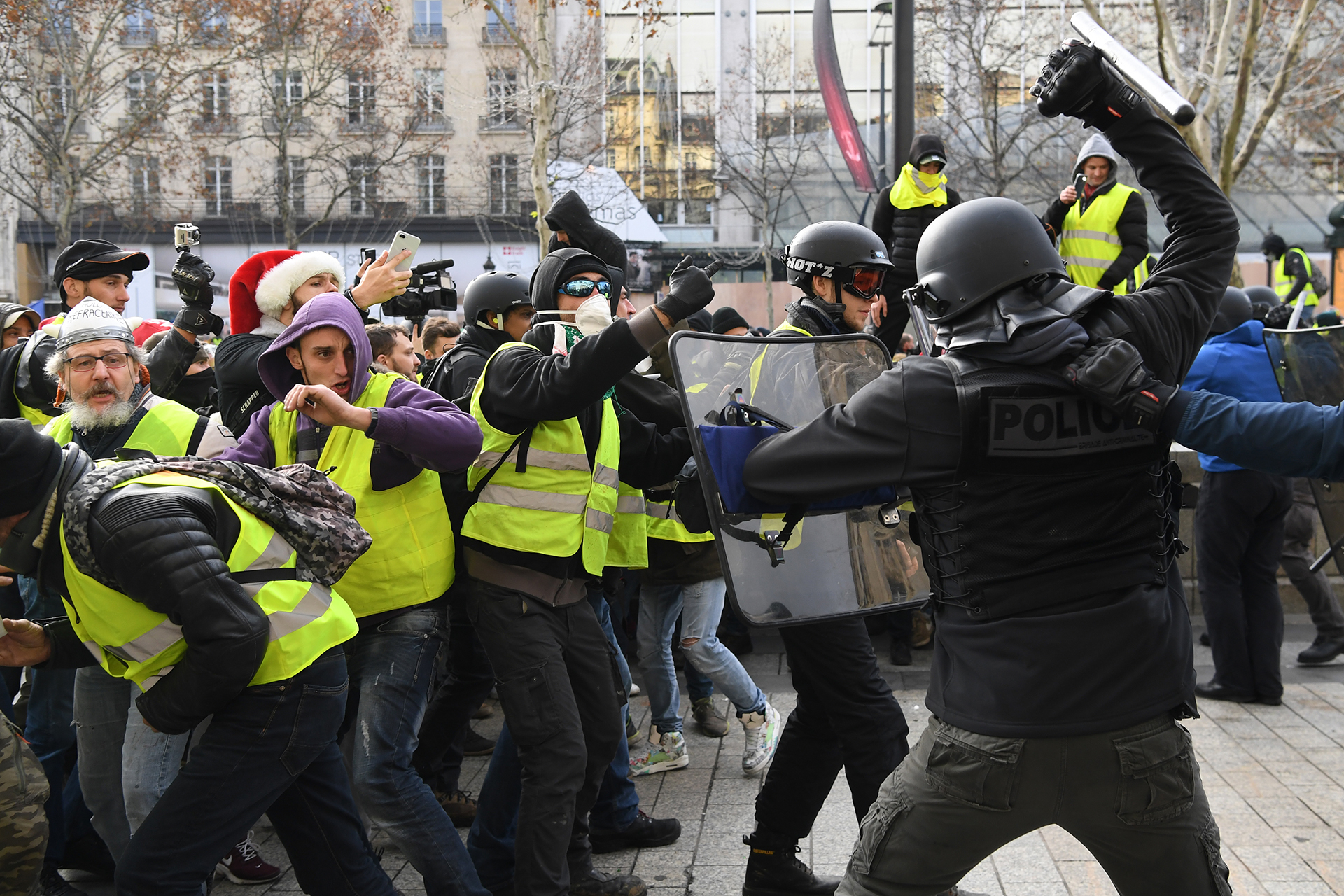 Las protestas de los “chalecos amarillos” este 8 de diciembre terminaron con al menos 118 heridos y un millar de detenidos