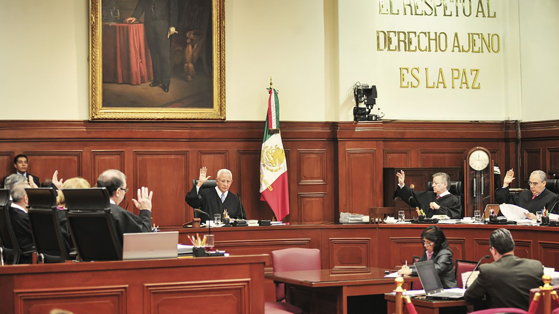 La Corte Suprema de México suspendió la Ley Federal de Remuneraciones que busca reducir los sueldos de los altos funcionarios