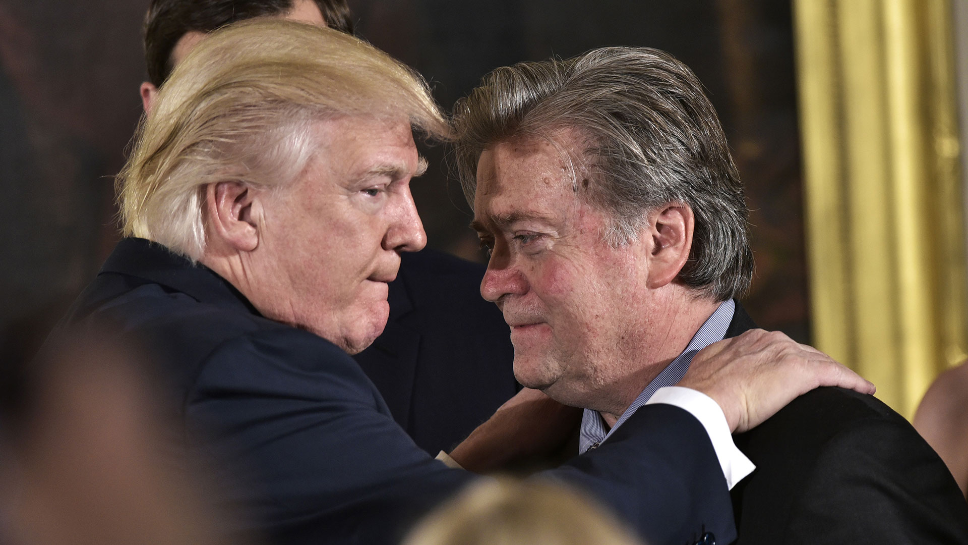 Steve Bannon, el asesor más polémico de Trump por sus posiciones extremistas, ya no forma parte del equipo de Trump en la Casa Blanca pero continúa apoyándolo