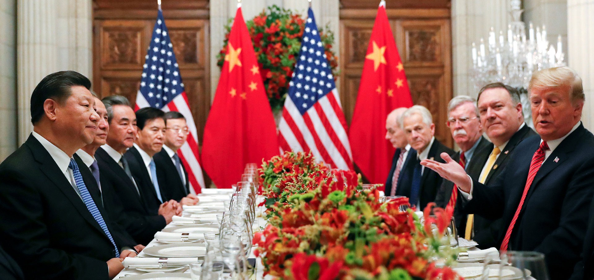 Las delegaciones estadounidenses y chinas durante su reunión del sábado a la noche en Buenos Aires.