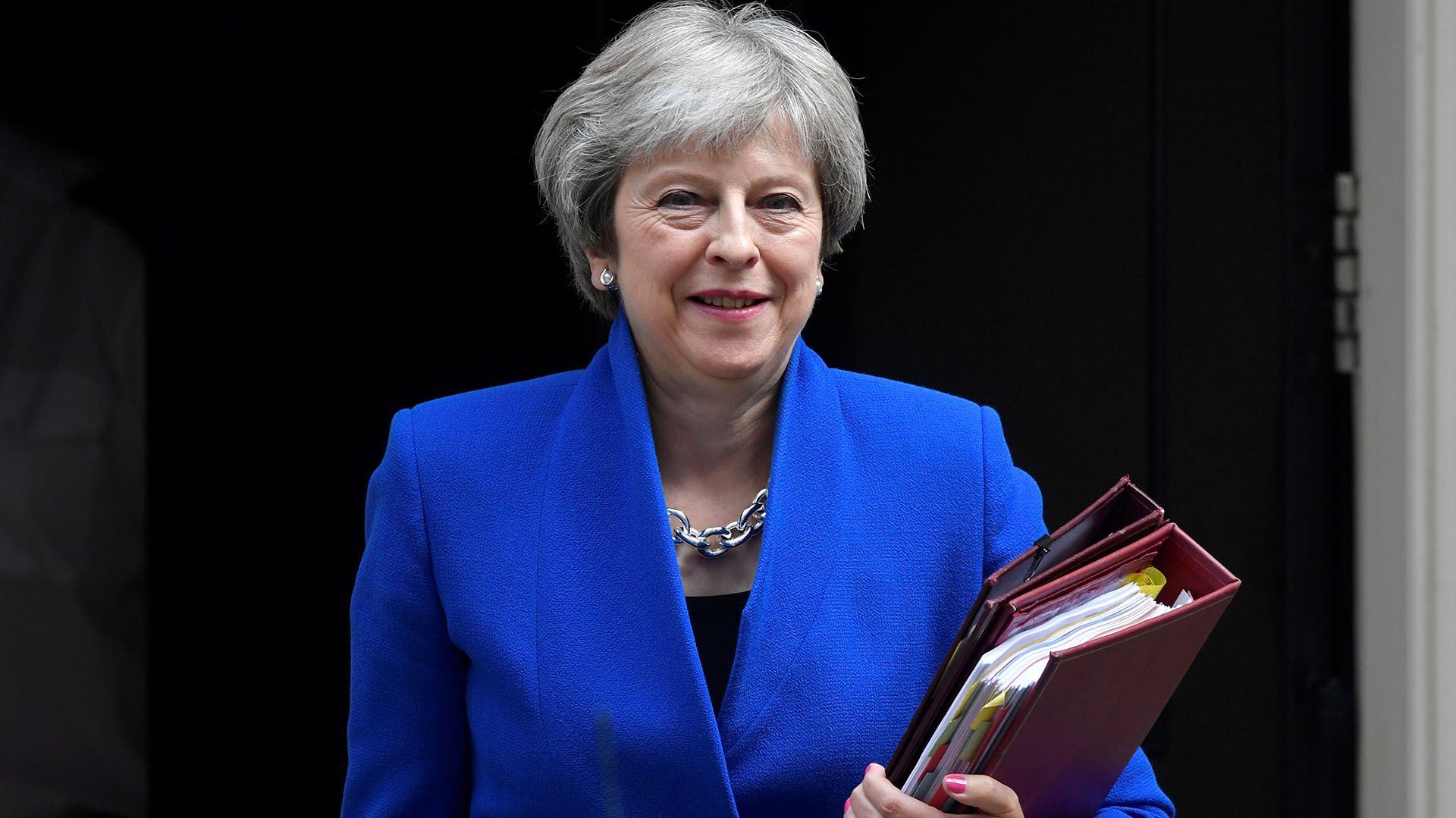 Theresa May superó la moción de confianza y continuará como primera ministra británica