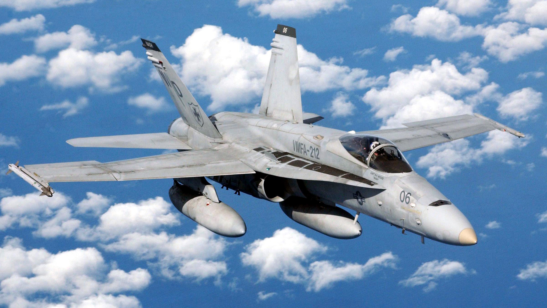 Caza F-18