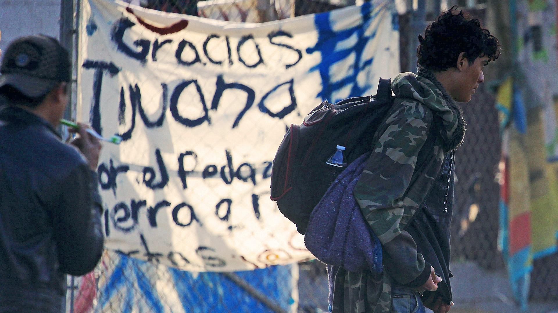 Los migrantes serán trasladados a otro predio atendido por el Instituto Nacional de Migración. (Foto: EFE)