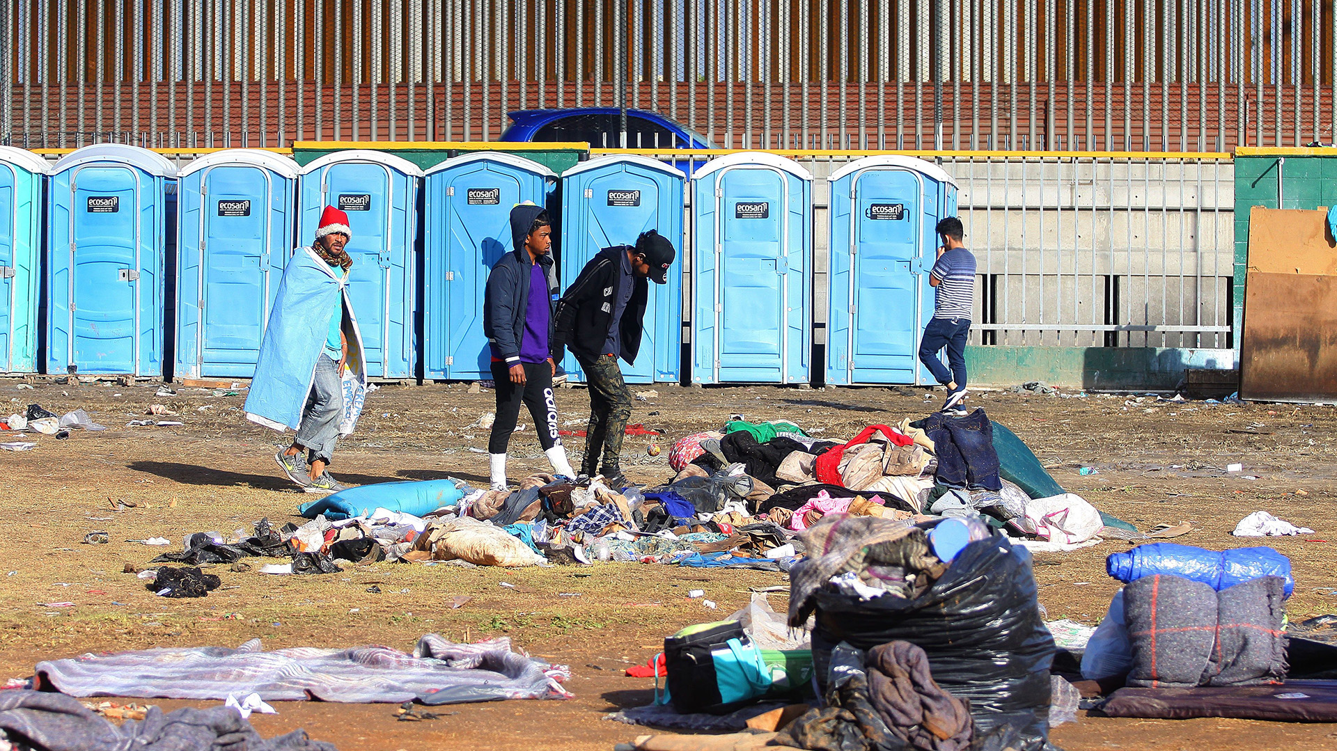 Por insalubridad clausuraron el albergue de Tijuana que alojaba a más de 6.000 migrantes de la caravana