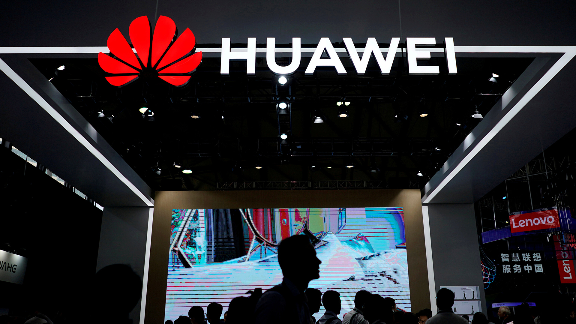 Huawei, que es el mayor proveedor mundial de equipos de red empleados por las empresas de telefonía e internet, ha estado en el centro de serias preocupaciones de seguridad estadounidenses. (REUTERS/Aly Song/archivo)