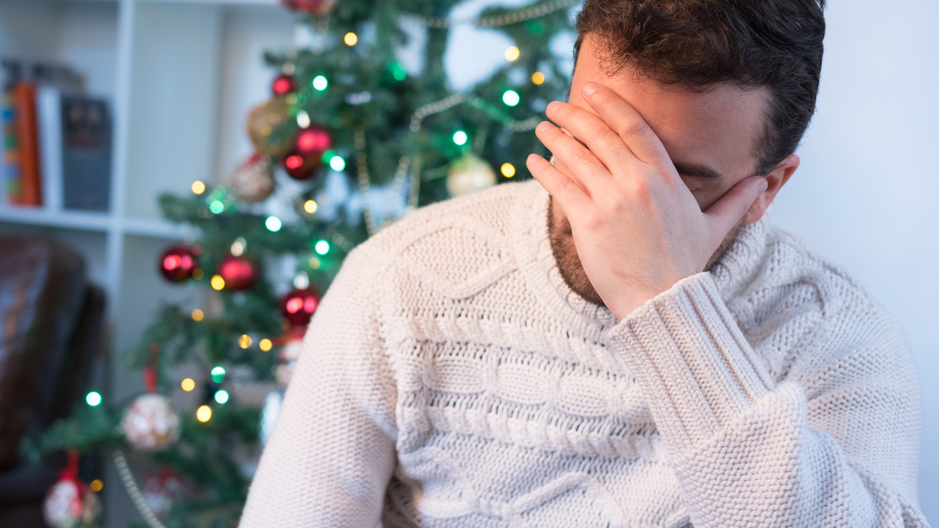 Muchas personas experimentan tristeza en Navidad (istock)