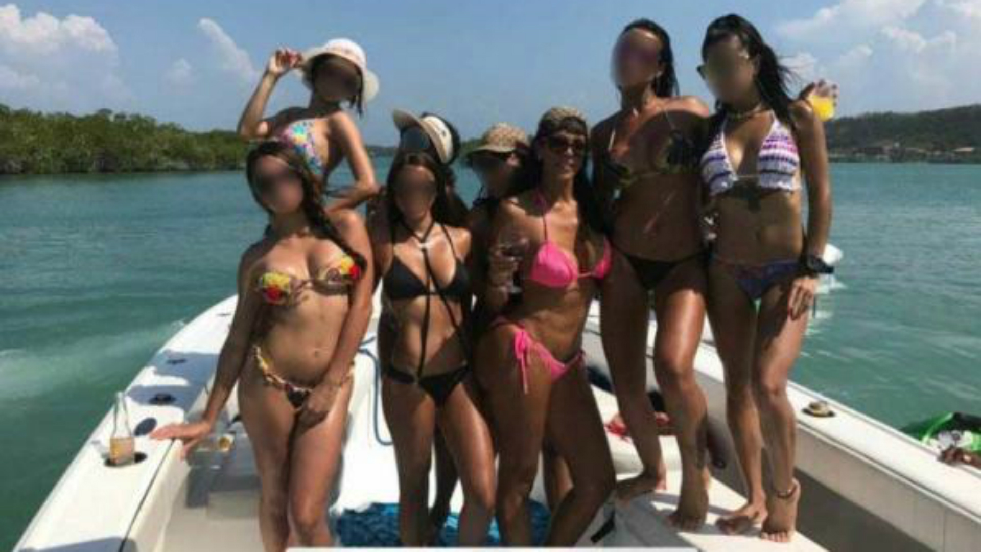 “La Madame” en un paseo en yate con las chicas a quien manejaba en el mercado del sexoturismo