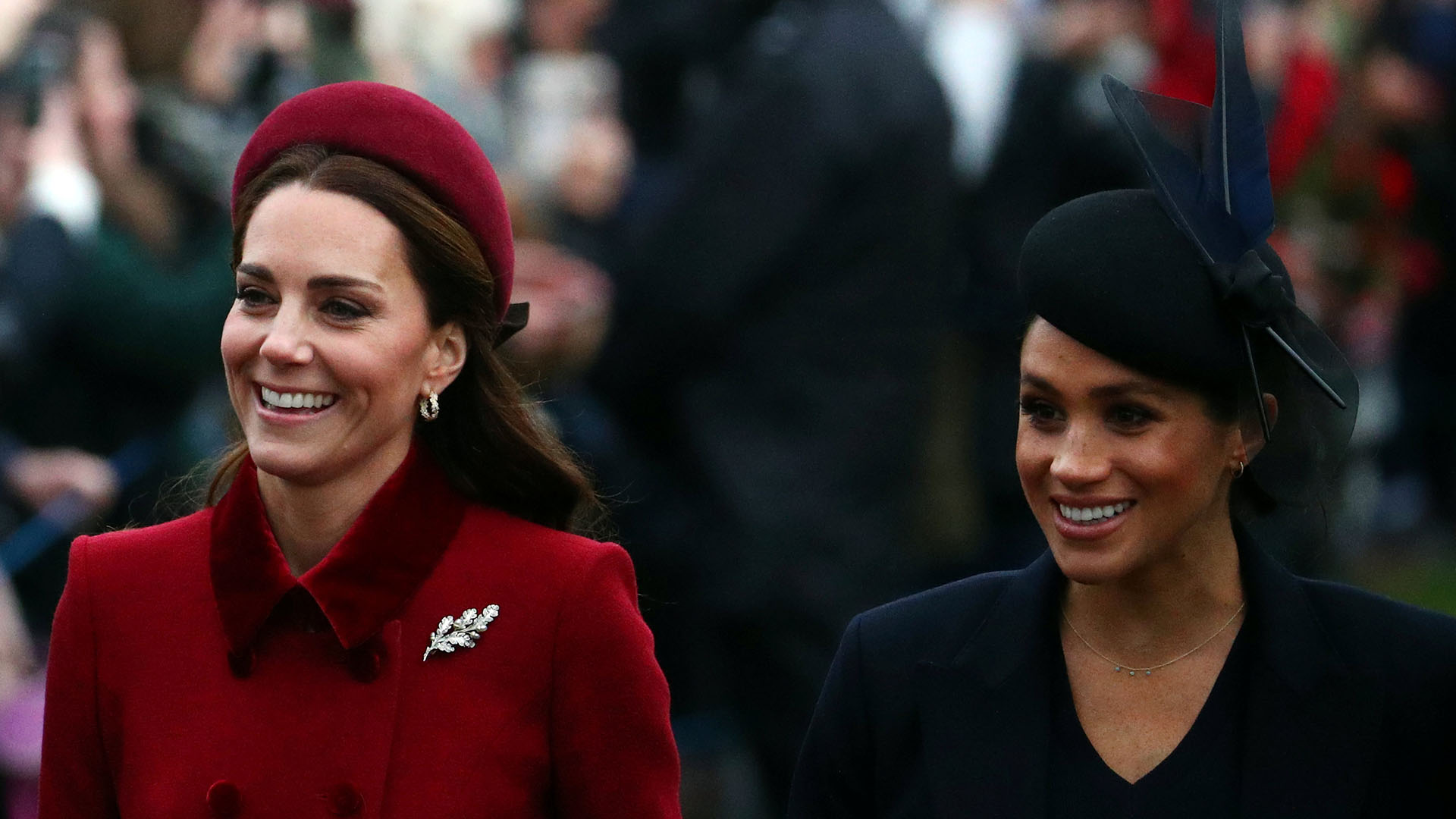 Kate Middleton y Meghan Markle aparecieron sonrientes a pesar de los rumores de una supuesta pelea entre las cuñadas (Reuters)