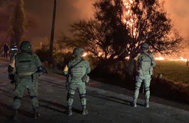 Se registró una explosión de una toma clandestina en Hidalgo (FOTO: SEDENA)