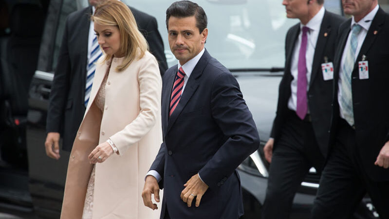 Enrique Peña Nieto ya no usa su anillo matrimonial; ¿venció el contrato de la actriz Angélica Rivera?