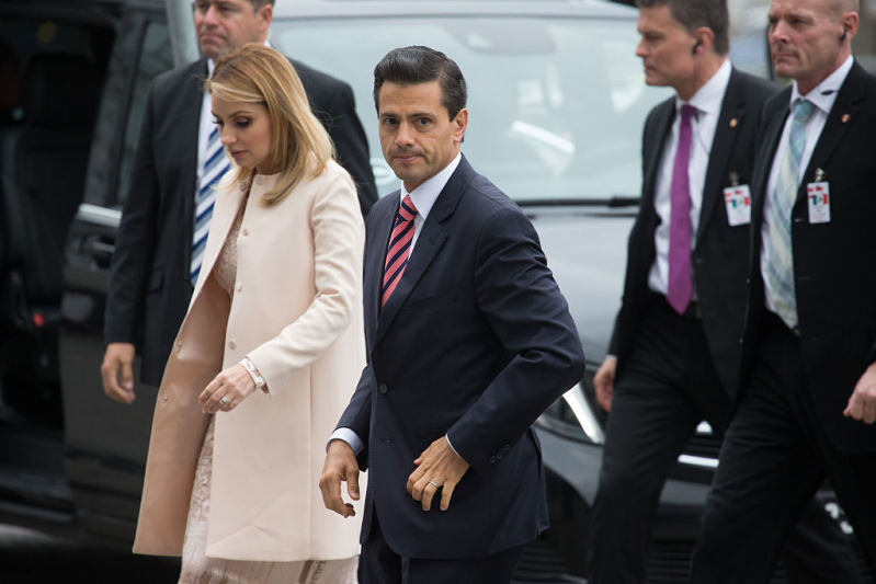 Enrique Peña Nieto ya no usa su anillo matrimonial; ¿venció el contrato de la actriz Angélica Rivera?