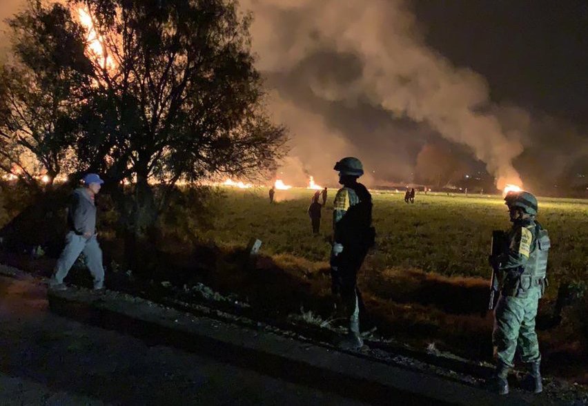 Se registró ayer una explosión presuntamente de una toma clandestina de esta entidad (FOTO: SEDENA /CUARTOSCURO.COM)