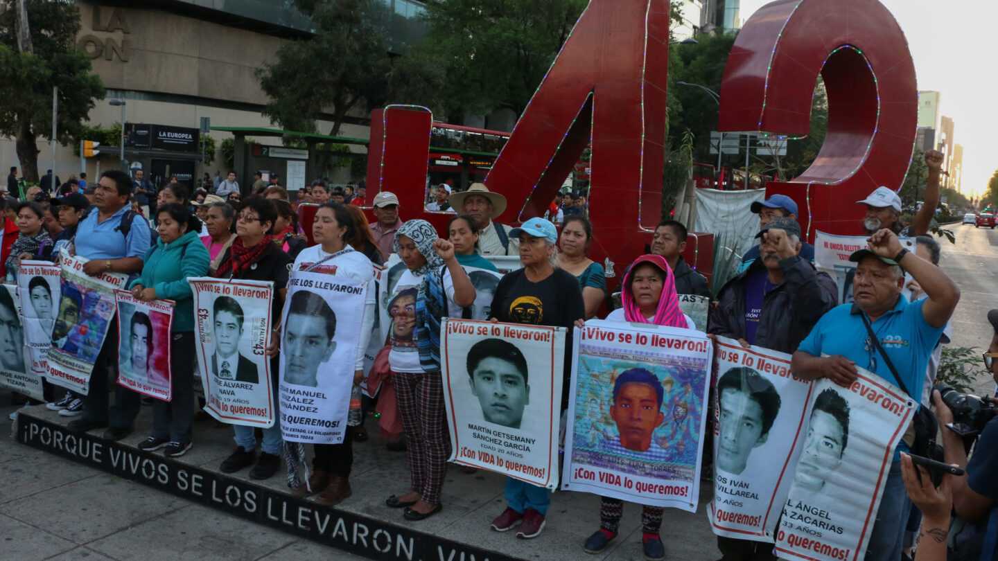 Caso Ayotzinapa se cumplen 52 meses de la desaparición de los normalistas |