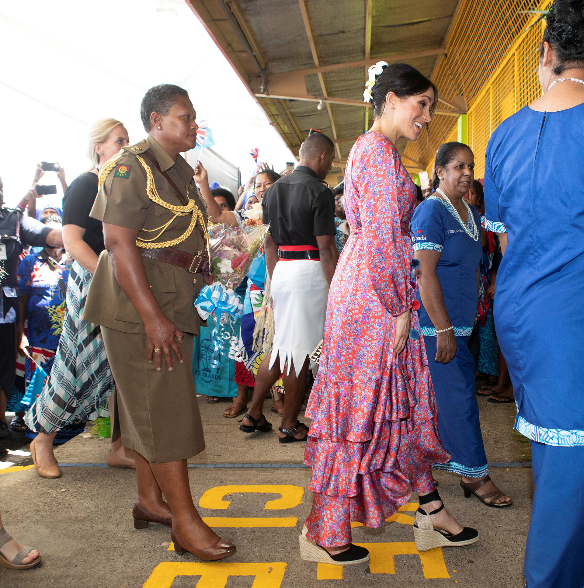 Meghan Markle, la duquesa de Sussex, en un mercado de Fiji (REUTERS)