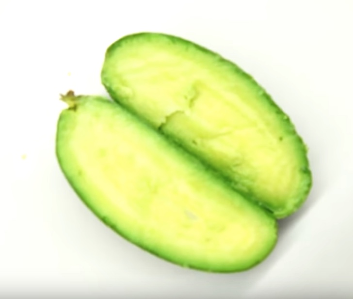 Para los flojos: existen aguacates sin cuescos. También para los que se hieren las manos al cortarlos