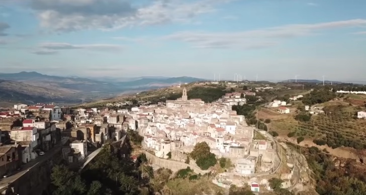 Airbnb quiere pagarte por comer pasta a diario y vivir en una villa campestre de Italia por 3 meses