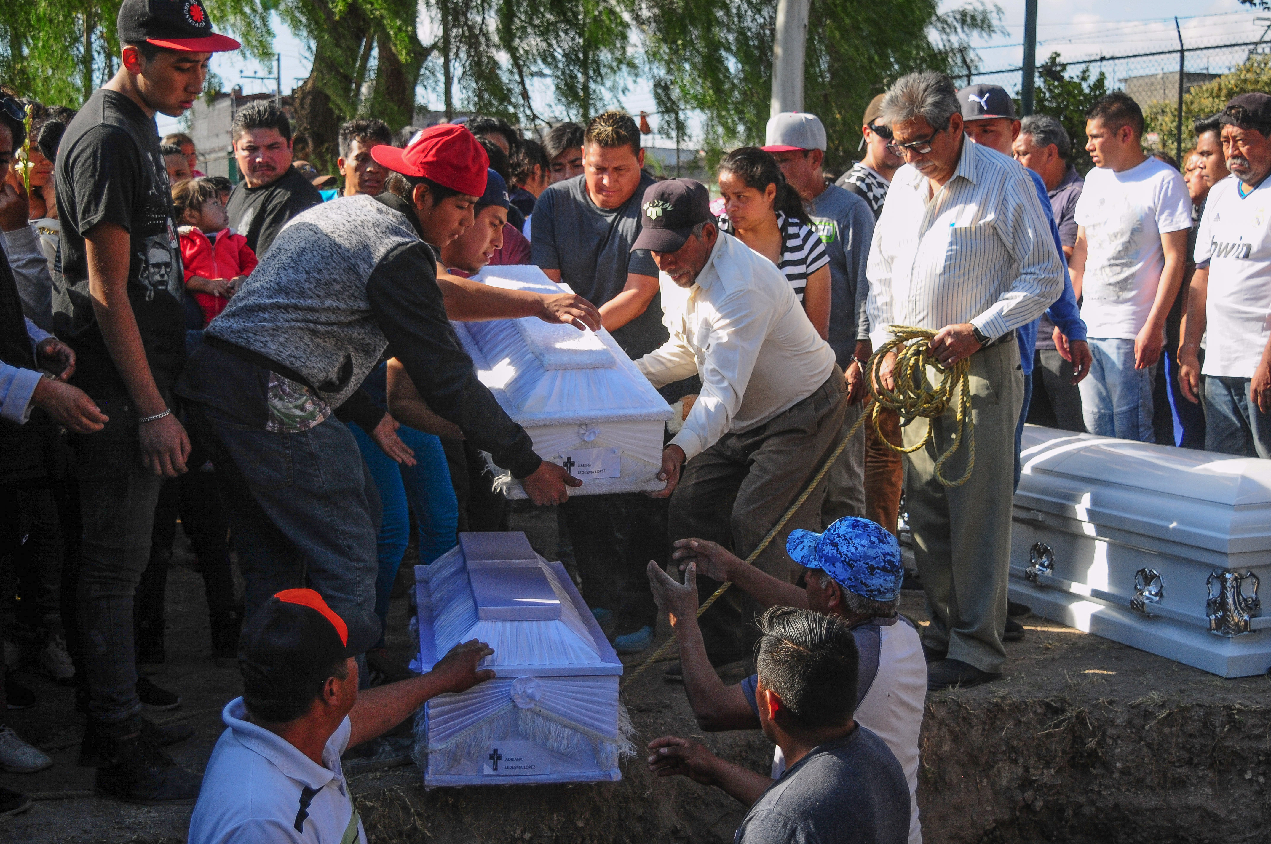 Acusa madre de niños fallecidos en incendio en Iztapalapa a pareja de la abuela