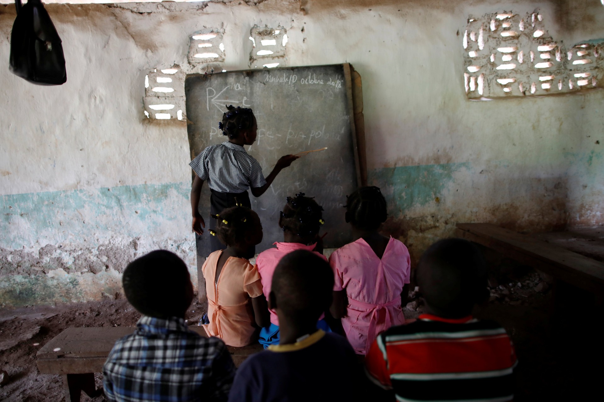 Los niños asisten a una clase en la escuela en una iglesia bautista en Boucan Ferdinand, Haití, 10 de octubre de 2018.