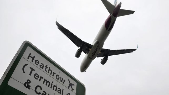 Aeropuerto de Heathrow reanuda despegues