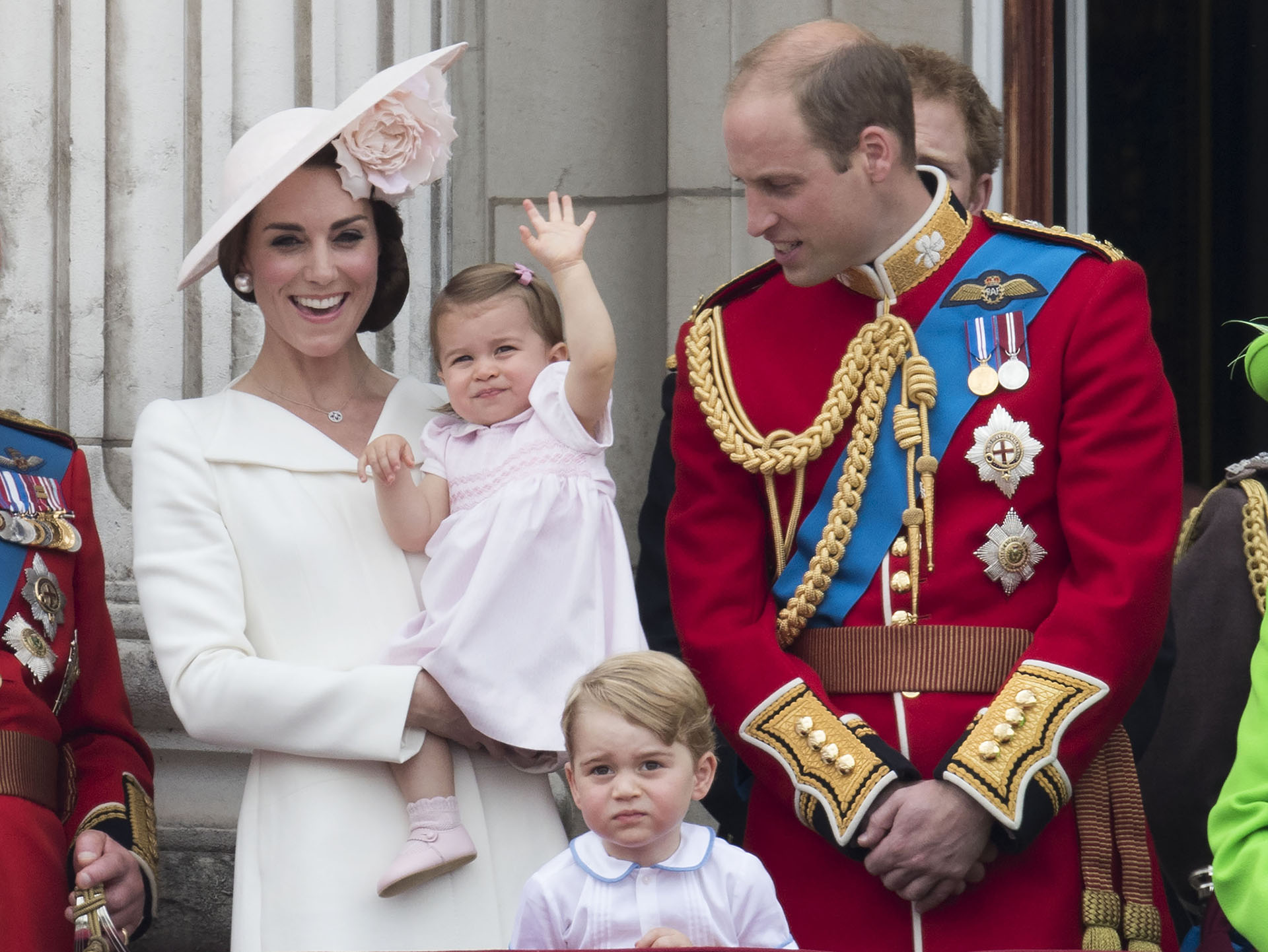 Kate Middleton es la preferida de la reina Isabel. En este imagen junto con su marido e hijos (Grosby)