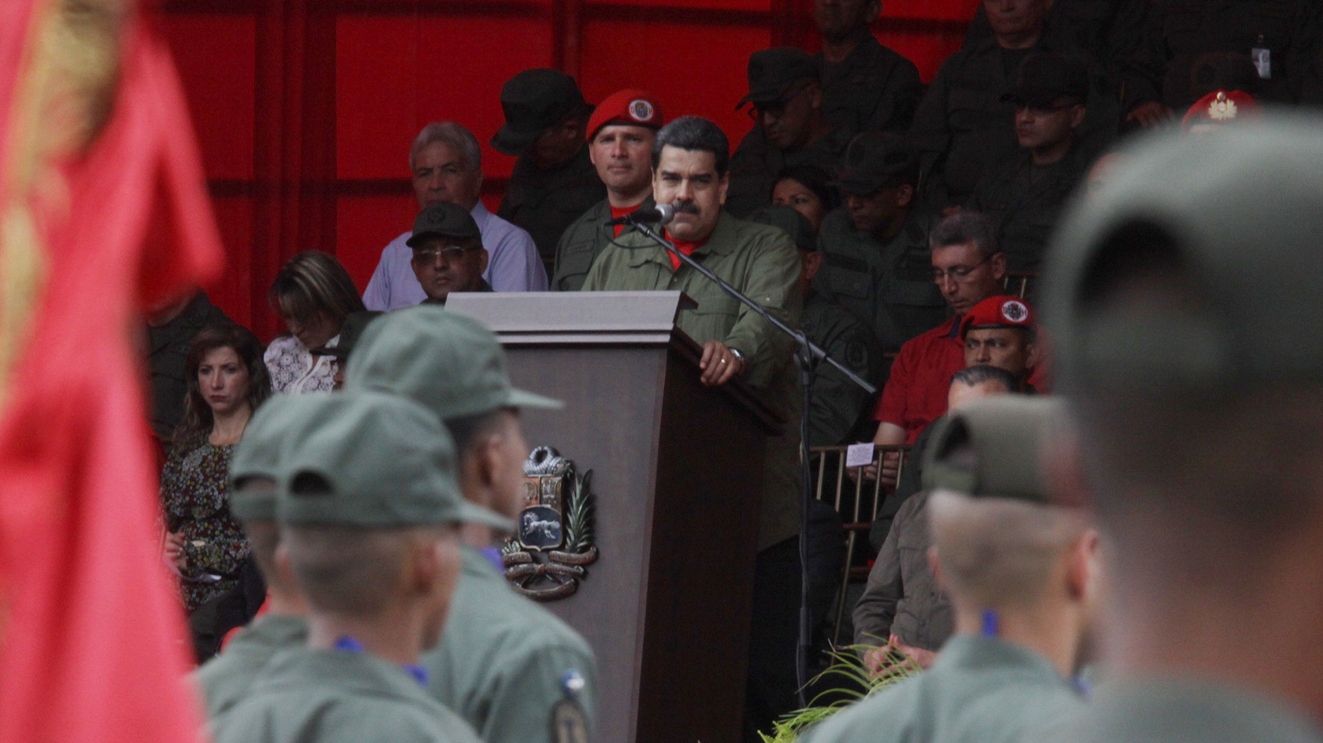 Guaidó ofreció amnistía a militares que abandonen a Maduro (EFE)