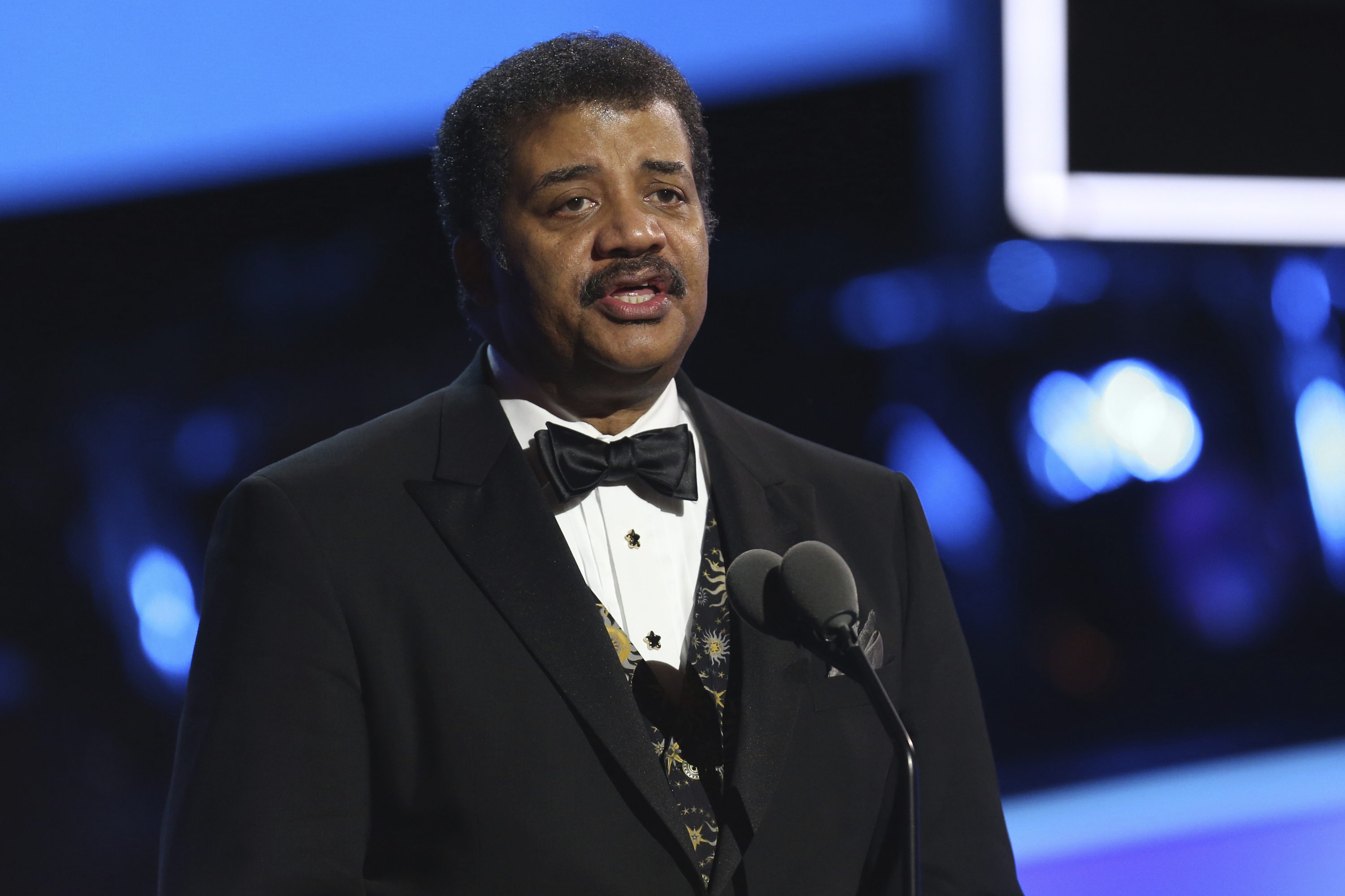 Neil deGrasse Tyson habla en la 60ª entrega de los Grammy  (Foto Matt Sayles/Invision/AP, archivo)