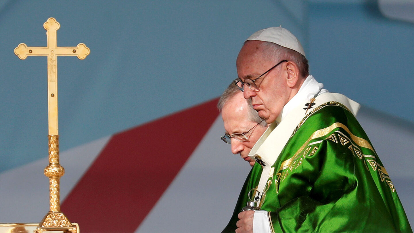 El papa Francisco llamó a aprender de las páginas negras de la historia en conmemoración del Holocausto |