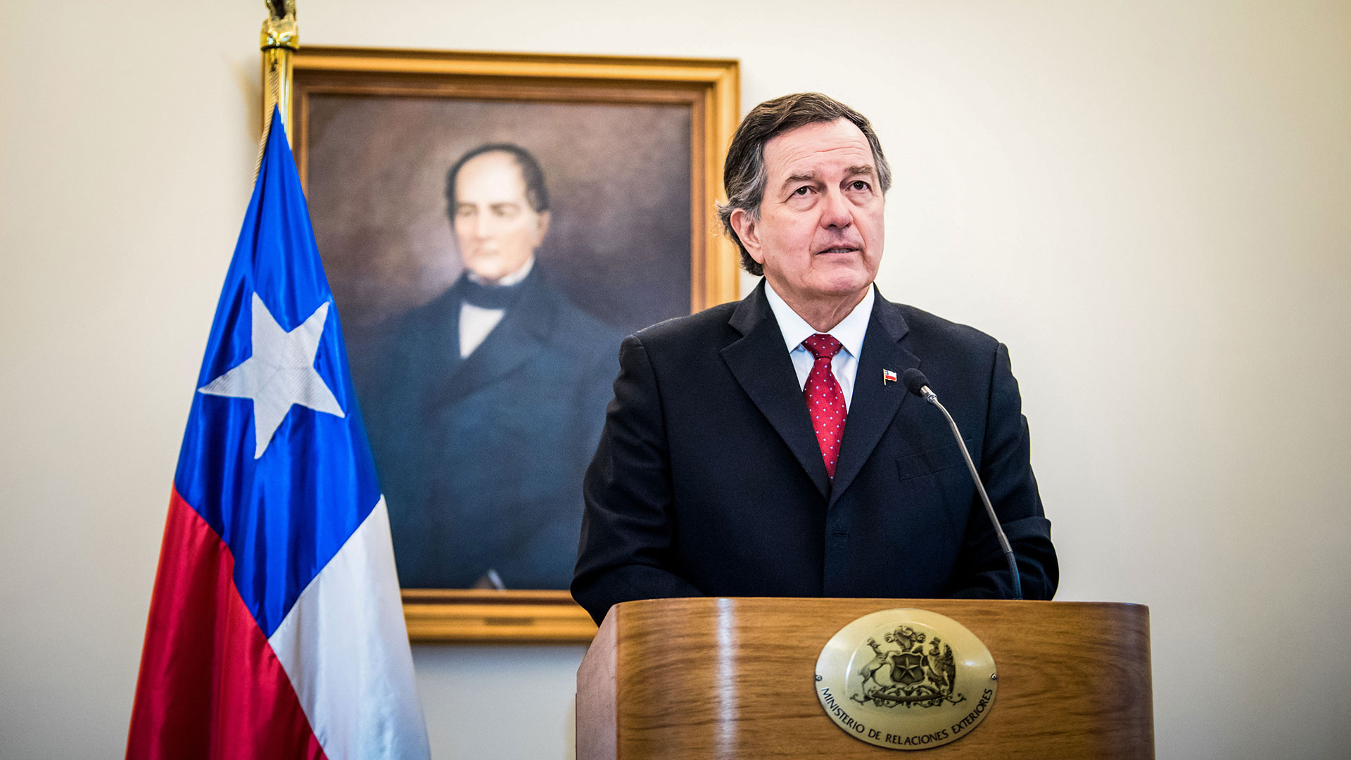 Roberto Ampuero, canciller de Chile (AFP)