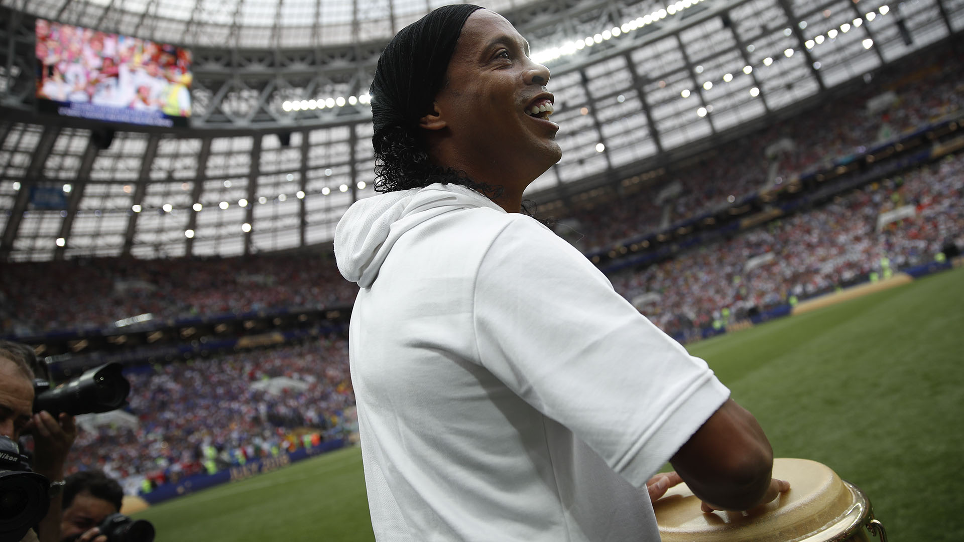 Escándalo en Brasil: la Justicia le prohibió a Ronaldinho salir del país por una millonaria deuda