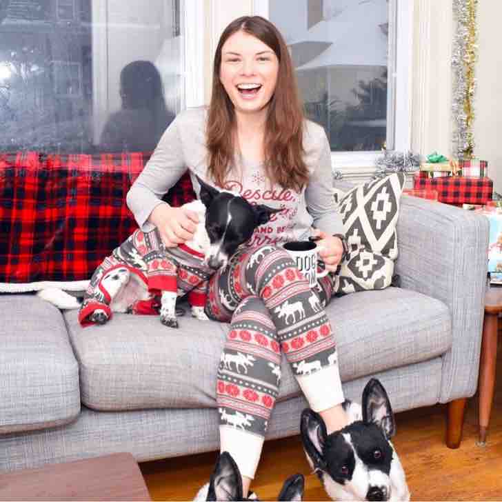 Ahora puedes descansar tus pies en pantuflas con la cara de tu mascota. Aseguran que lucen idénticas