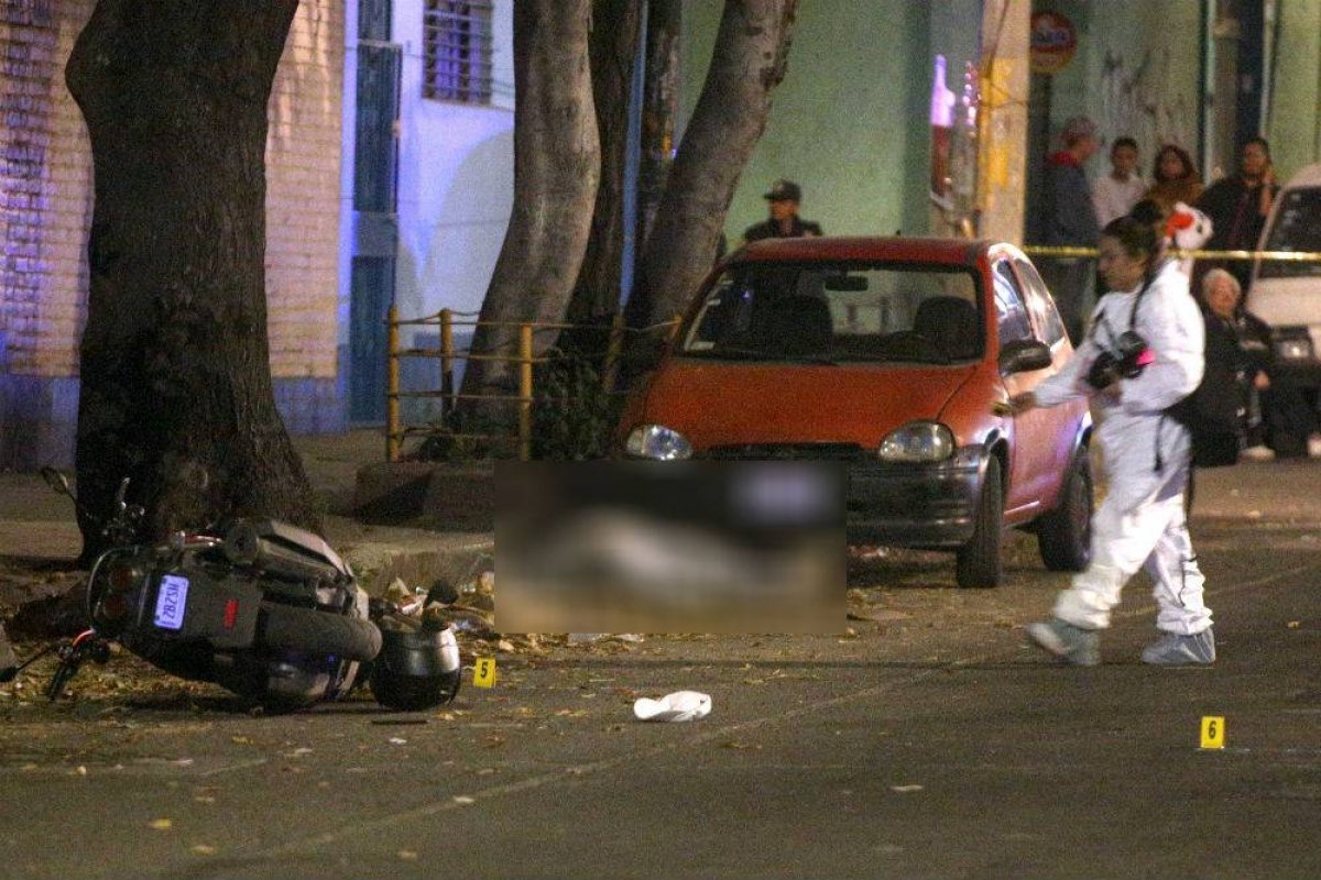 Momento exacto en que asesinan a mujer involucrada en homicidio de menor en Tlatelolco