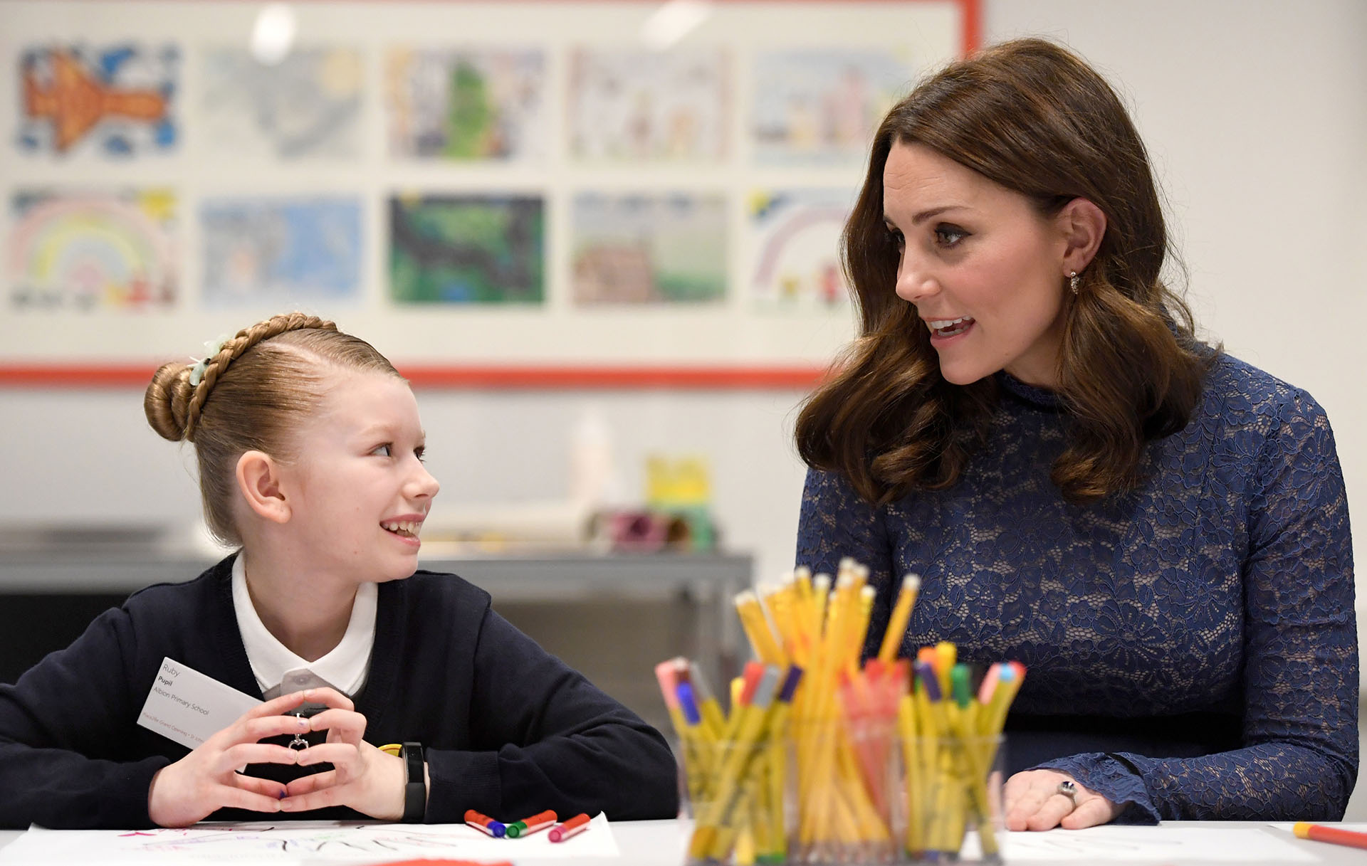 Kate Middleton en una nueva sede de la organización benéfica de salud mental para niños, Place2Be, en el centro de Londres, el 7 de marzo de 2018. Place2Be proporciona apoyo emocional y terapéutico a los niños en las escuelas, trabajando junto con maestros y padres