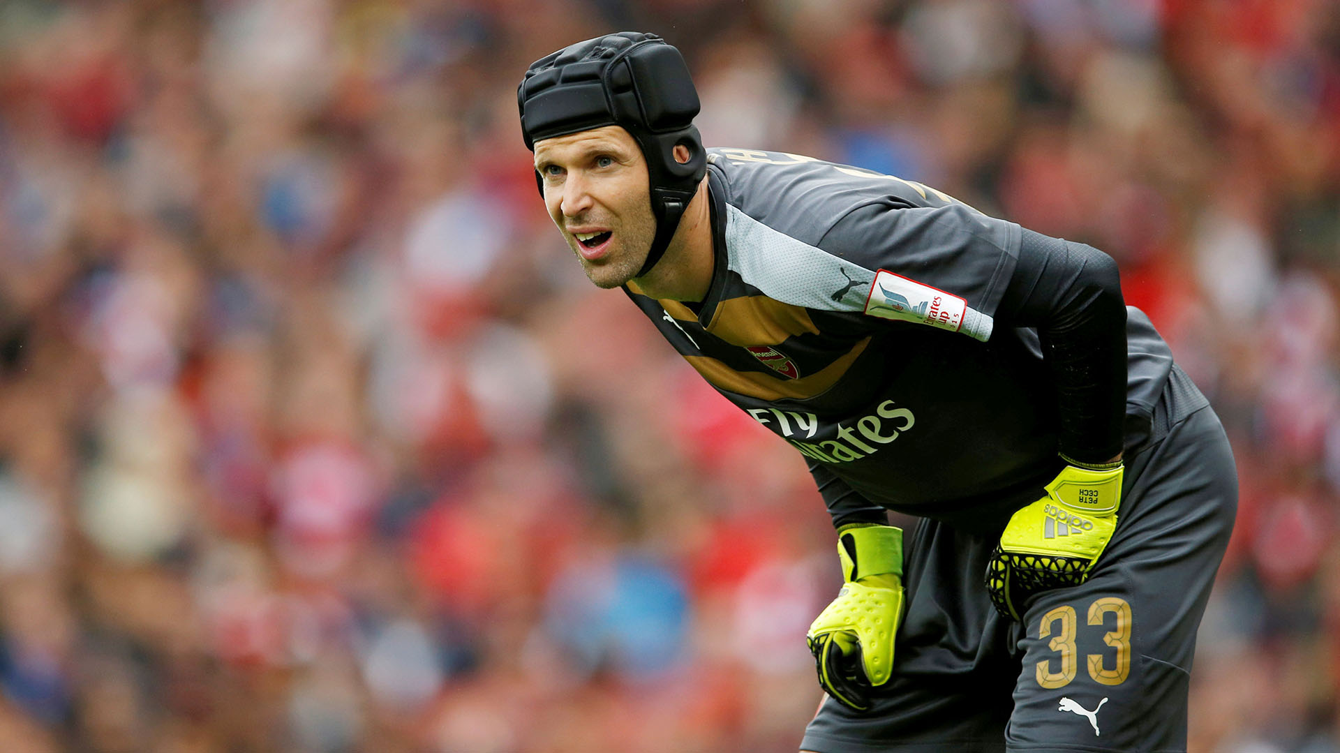 Petr Cech, el arquero que superó una fractura de cráneo, anunció su retiro