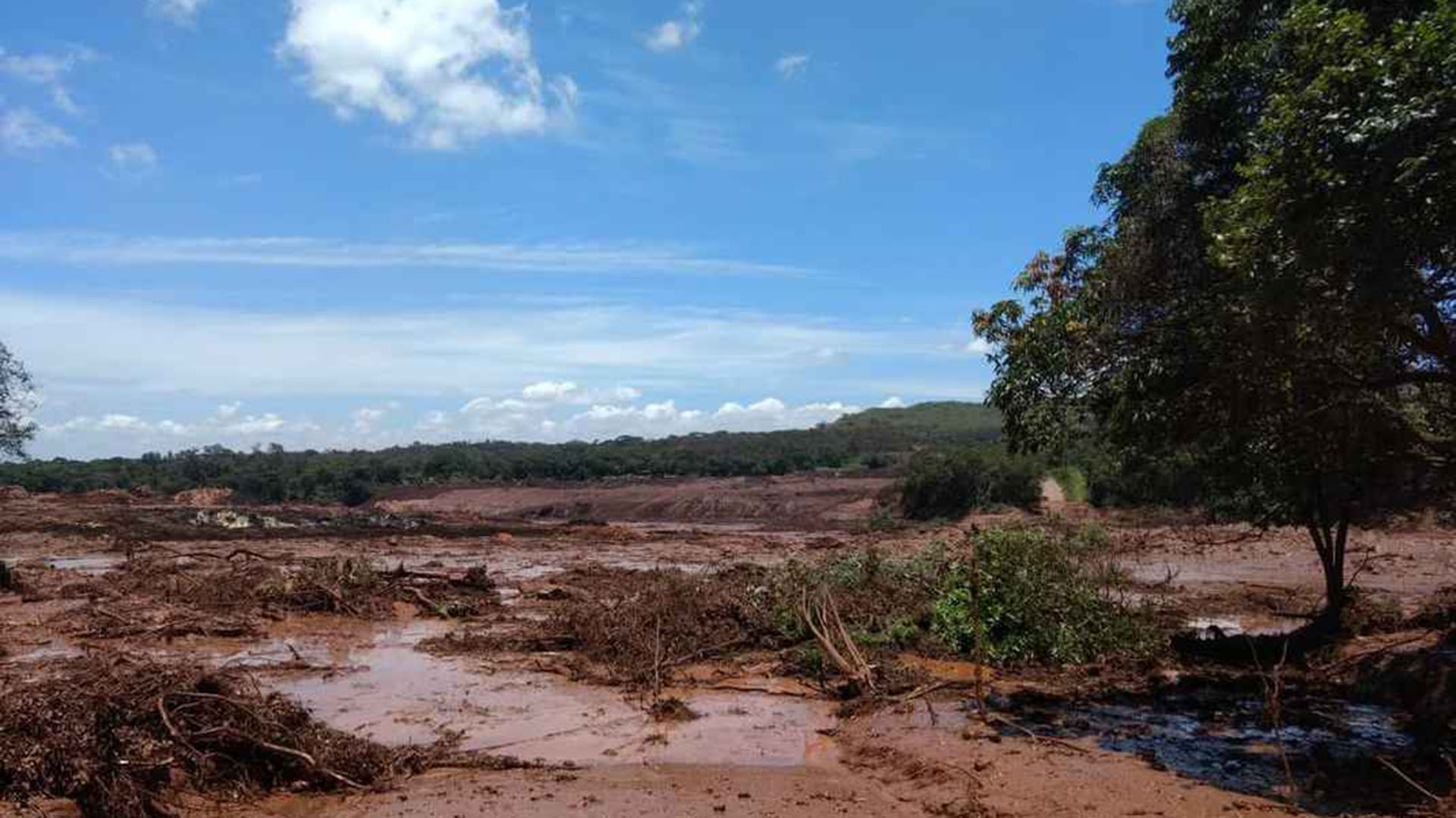 El Ayuntamiento de Brumadinho alertó a la población (Foto: Cuerpo de Bomberos / Divulgación)