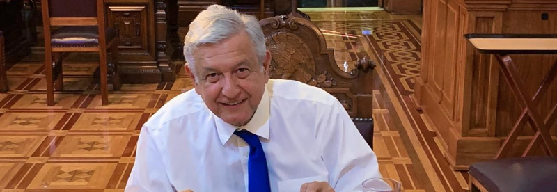 Enternece AMLO al mundo comiendo humilde en Palacio Nacional