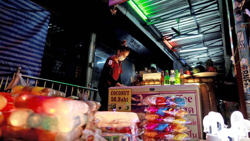 Empleada de un comercio usa a su compañera como escudo humano durante un ataque en Tailandia