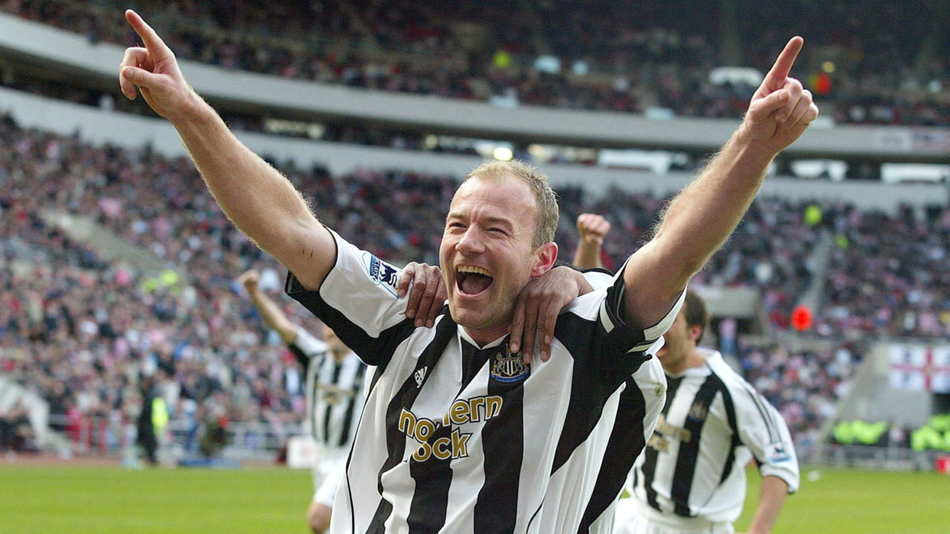 Alan Shearer puede ser superado por el “Kun” (Reuters)