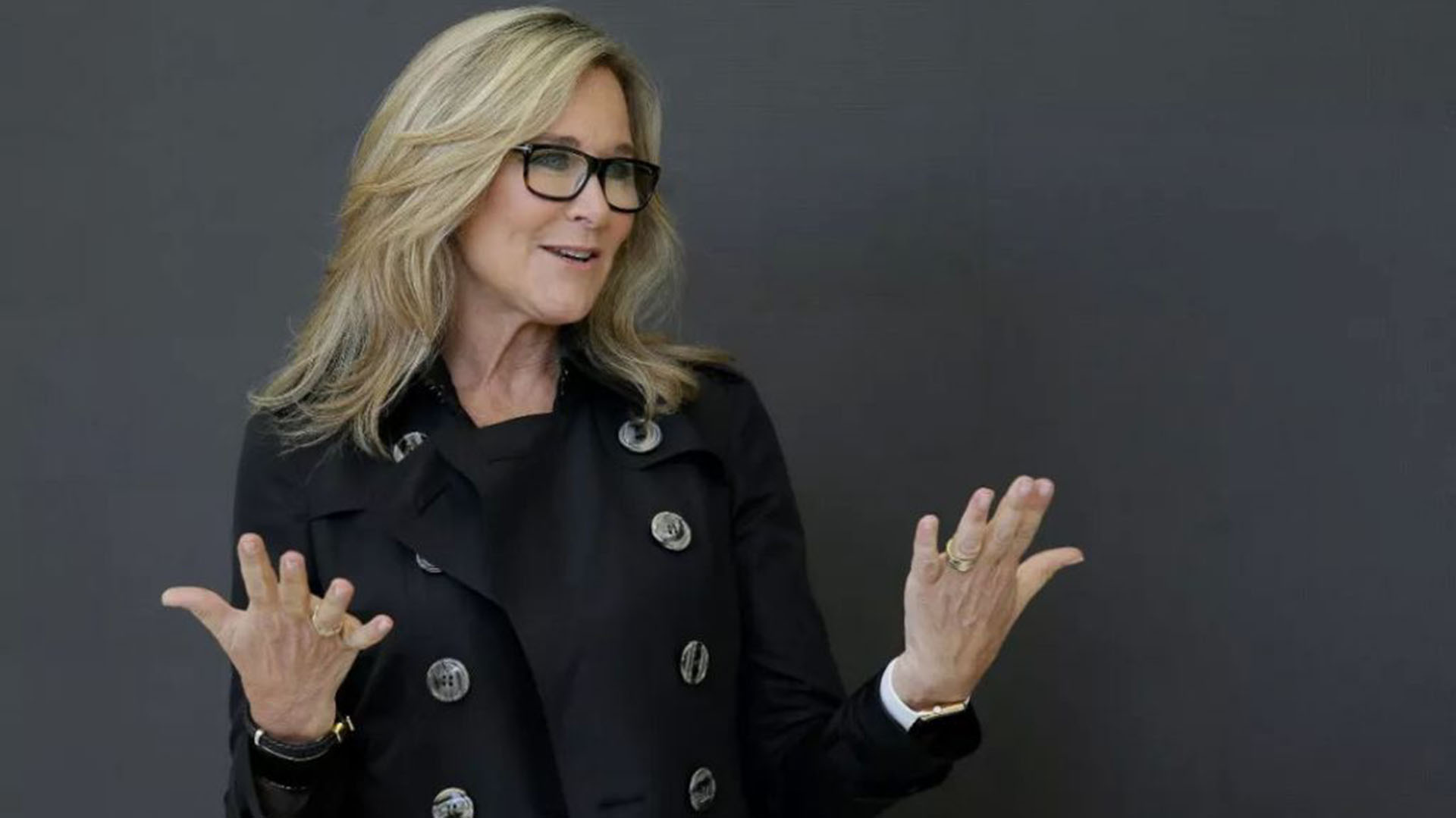 Angela Ahrendts, la mujer que podría haber sucedido a Tim Cook, deja Apple