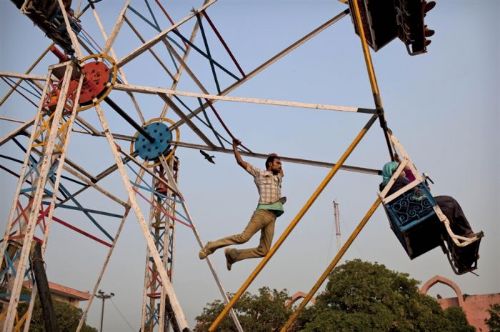 Cae joven a 7 metros de altura en juego de Six Flags México