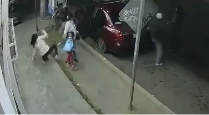 RATAS PLOMEAN A FAMILIA PARA QUITARLE SU COCHE | VÍDEO