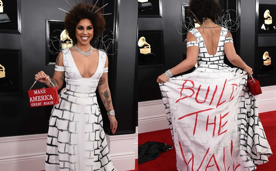 Joy Villa se paso y uso vestido a favor del muro de Donald Trump