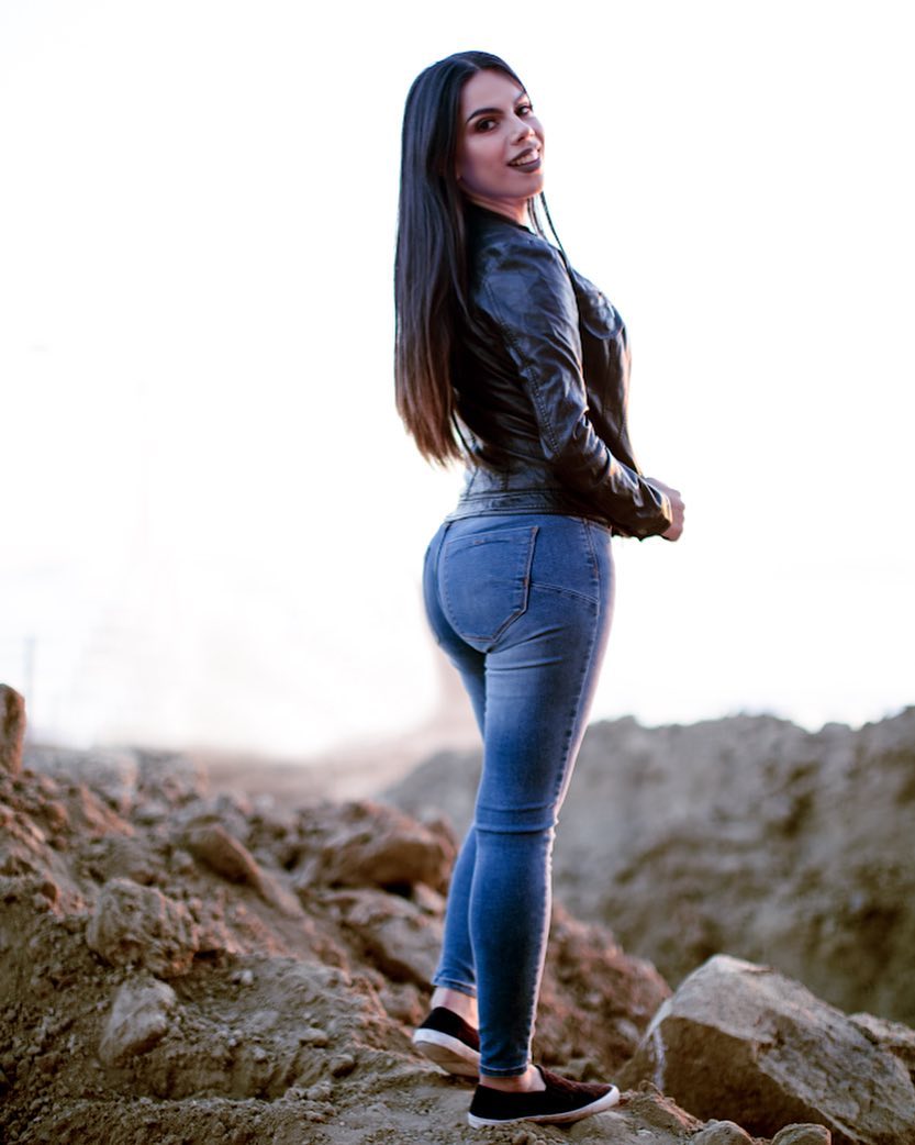 Calienta Lizbeth Rodriguez de Badadun con foto en ajustados jeans