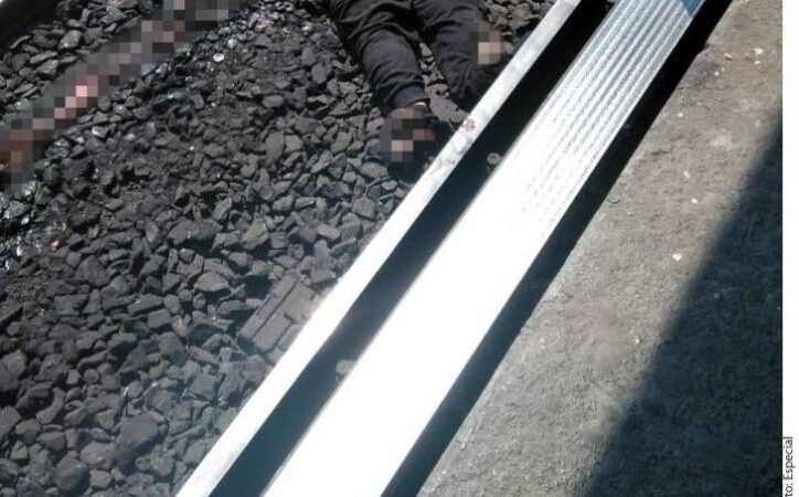 Se despidió de beso de su madre y enseguida se aventó a la vías del metro