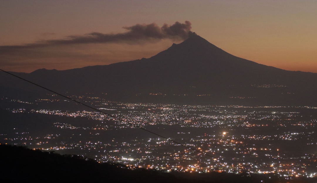 Así reventó el Volcán Popocatepetl anoche | #FotosyVídeo