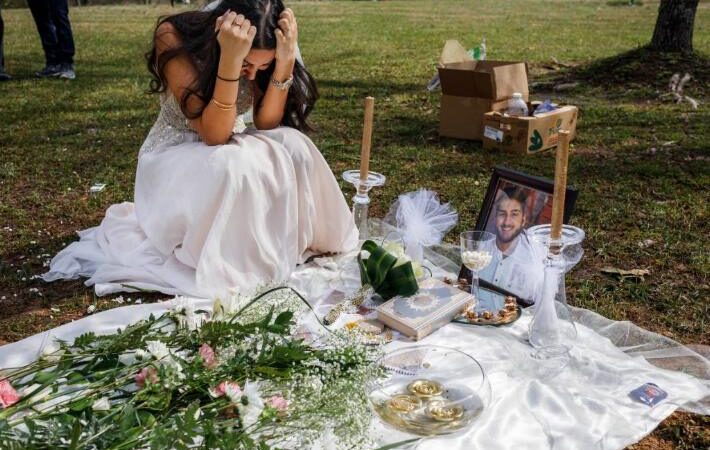 Enterró a su prometido con su vestido de novia, esta destrozada