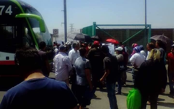 Relajo en el Mexibus; manifestantes cierran estación Central de Abasto
