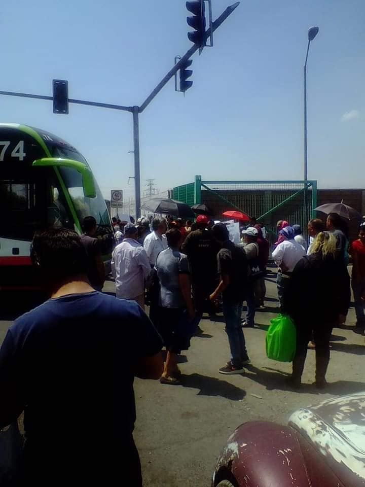 Relajo en el Mexibus; manifestantes cierran estación Central de Abasto