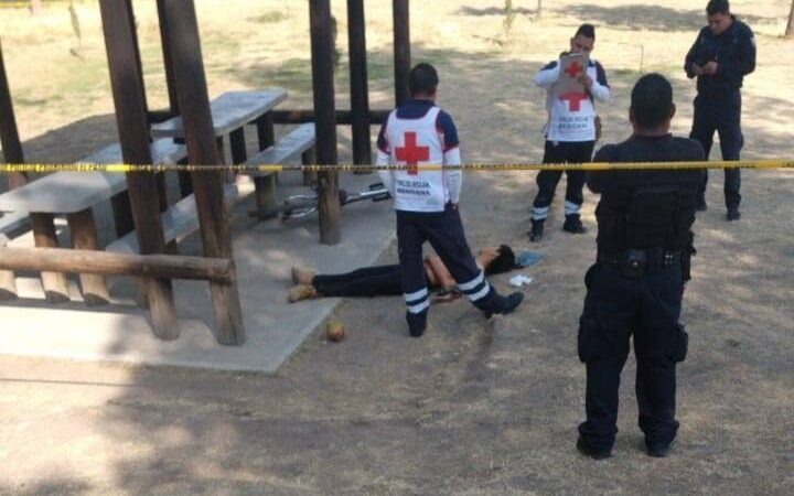 Navajeado y muerto por negarse a robar su bici, en parque Espero de los Lirios, en Cuautitlán